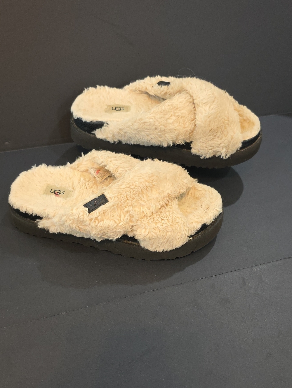 UGG Fuzz Sugar Cross Women’s Fluffy Slide Sandals in Cream Size 8